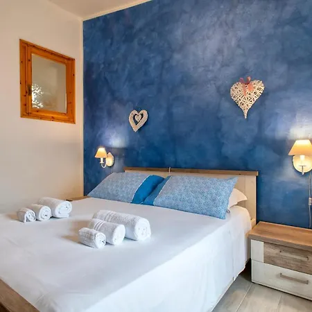 Dery Holiday La Torre *