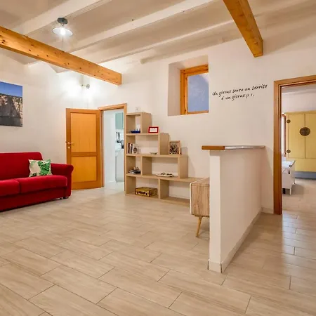 Dery Holiday La Torre Apartman *
