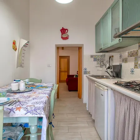 Dery Holiday La Torre